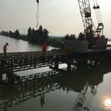 中铁港航局南沙铁路贝雷片栈桥和平台施工